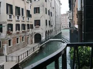 Gio & Gio Venice Bed & Breakfast 2*,